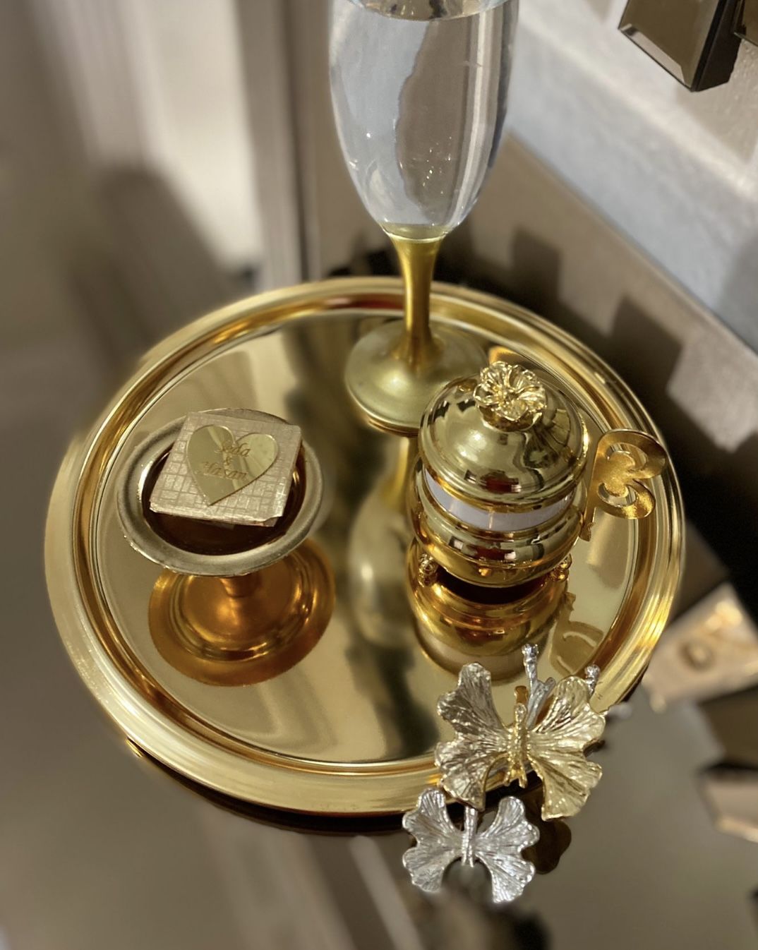 GOLD COLOR ROUND SERVING AND PRESENTATION TRAY STAINLESS STEEL