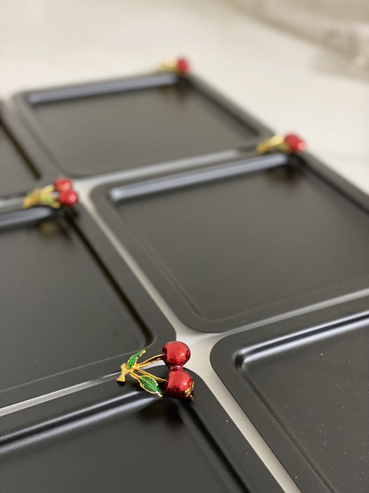BLACK COLOR SQUARE MODEL 6-PIECE CHERRY ACCESSORY PRESENTATION TRAY
