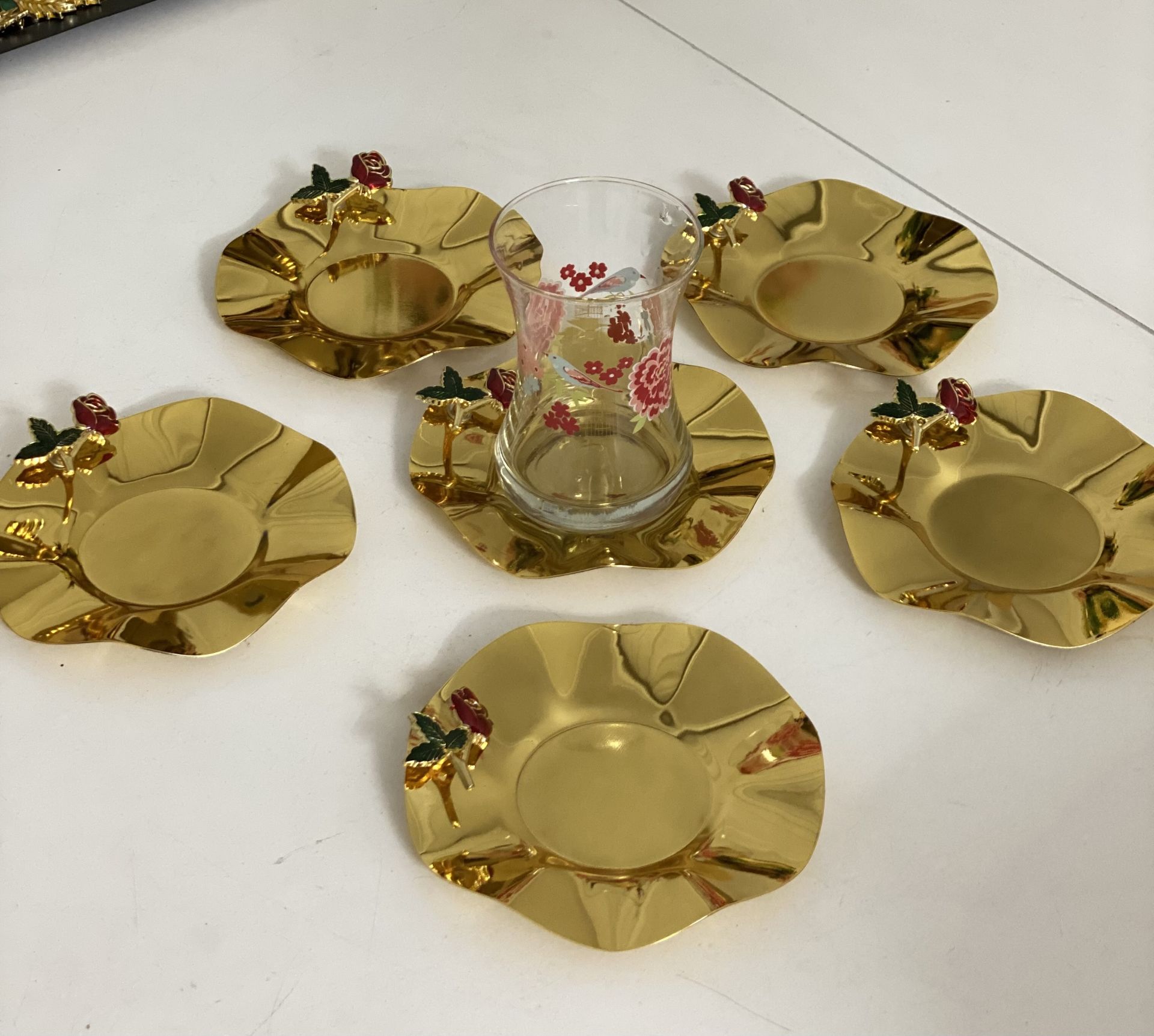 STAINLESS STEEL GOLD COLOR ROSE ACCESSORY 6-PIECE TEA PLATE