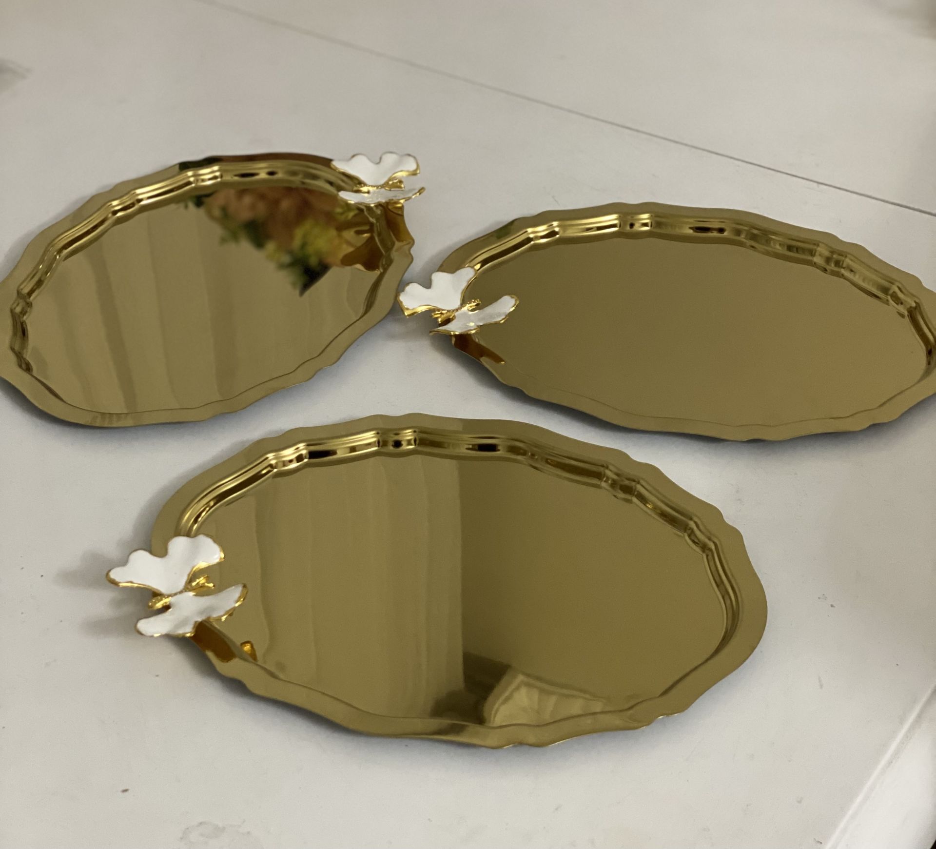 20*25 CM GOLD OVAL MODEL 3 PIECES WHITE BUTTERFLY PRESENTATION TRAY