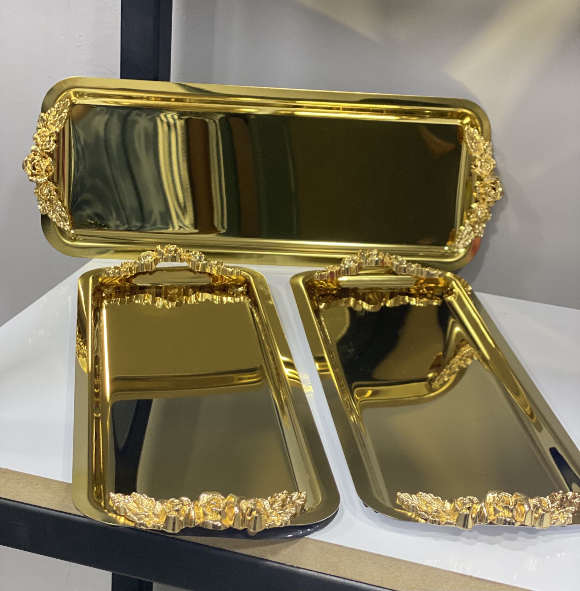 PARLAK GOLD 6 ADET DİKDÖRTGEN KULPLU MODEL SERVİS VE SUNUM TEPSİSİ